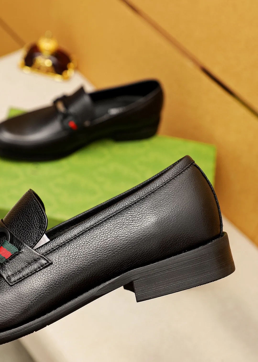 Men's shoes 💰400 💐 Product trademark: GUCCI "Gucci" casual leather shoes Regular size: 39-44 (38.45.46🉑️Customized) Product materials: Selected imported first-layer pebbled cowhide leather upper + original hardware buckle, imported 🐑 sheepskin lining. Strong three-dimensional visual effect, combined outsole Color: 1⃣️color optional
